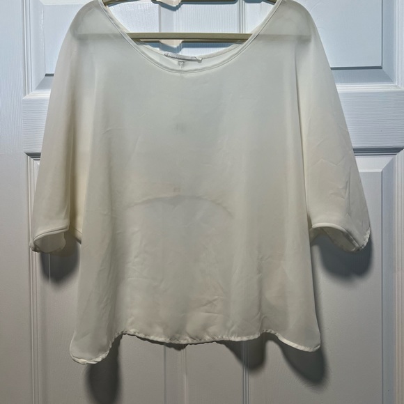 White top - Picture 2 of 2